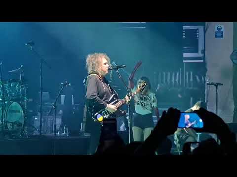 Chvrches Robert Smith Brixton academy 16-03-22 How not to drown 4