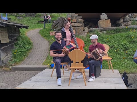 Finsterwald Lied mit Priskas Bieri Buebe