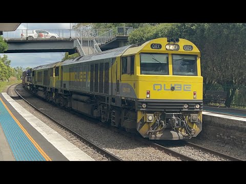 QBX005, QBX006 and CM3310 lead RFAM train 1311 through Picton NSW 20-12-2022