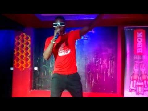Kelly Wayne - Ni wowe performance in Green_Corner Night Club