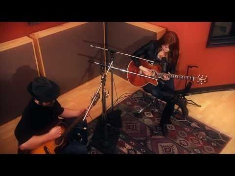 Carmen Townsend - Nothing Last Forever (Acoustic Live)