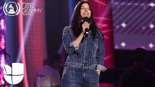 En faja y sin complejos, Roselyn Sánchez lista para los Latin GRAMMY