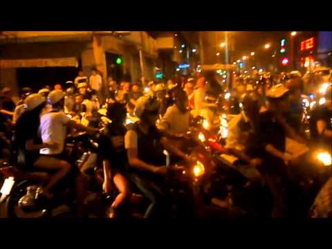 Bão Đêm Ăn Mừng Chiến Thắng Việt Nam vs Lào 16/12/13