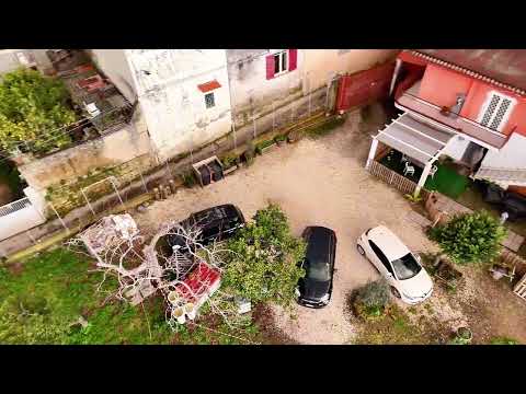 Crolla un muro a Marano, distrutti alcuni appartamenti di una palazzina: le immagini dall'alto