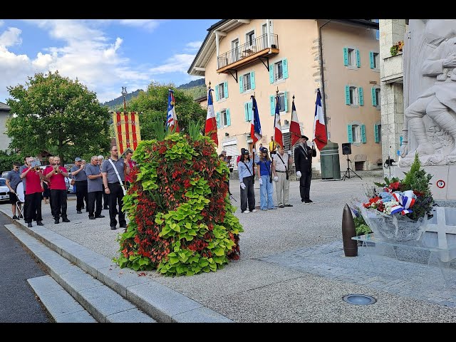 Vidéo Viuz-en-Sallaz — Commémoration du 14 juillet 2025 avec Agathe et Julie, jeunes porte-drapeaux id:sk1FT3O_L0o