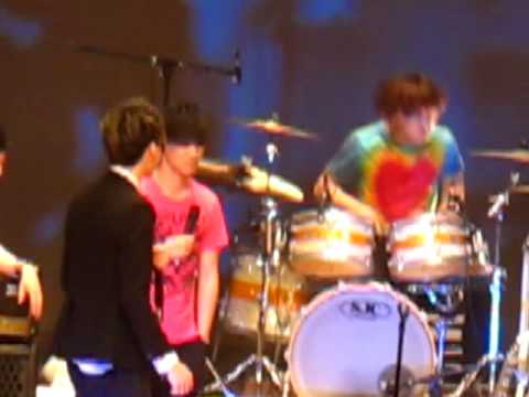 MR.- Tom vs 藍精靈 BeatBox ; Alan- [ 大專聯校歌唱比賽2011 ]