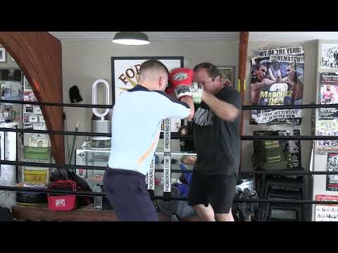 JUSTIN FORTUNE WORKING MITTS WITH FUTURE CHAMP 160 BEAST PETR KHAMUKOV EsNews Boxing