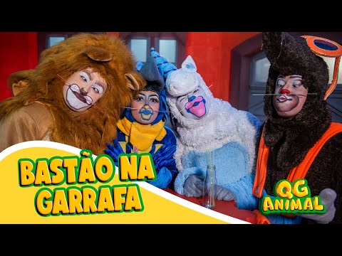 QG Animal brincando de Bastão na Garrafa