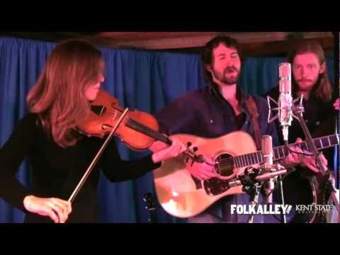 The Stray Birds - Heavy Hands (FolkAlley.com)