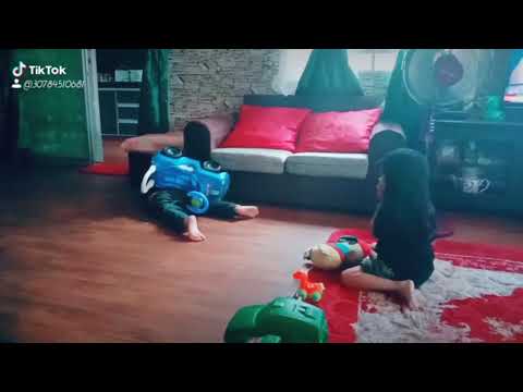 Aduhhh....kantoi depan awek 😅