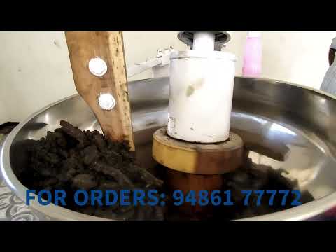 Wooden Chekku Oil Machine