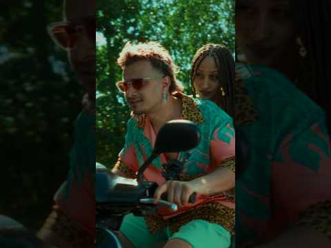 urmează clipul la piesa “Prietena ta” cu @satrabenz2014 🖤