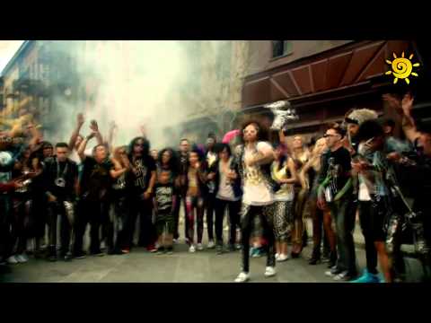 01 Madonna feat  LMFAO   Give Me All Your Luvin party rock remix cm
