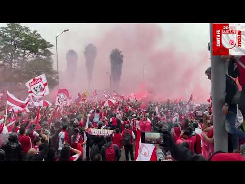 GRAN RECIBIMIENTO 🦁Hinchada Santa Fe ❤️🤍 previo FINAL 🏆 👏👏