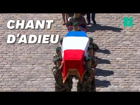 L'hommage national à Cédric de Pierrepont et Alain Bertoncello s'est terminé sur ce célèbre chant
