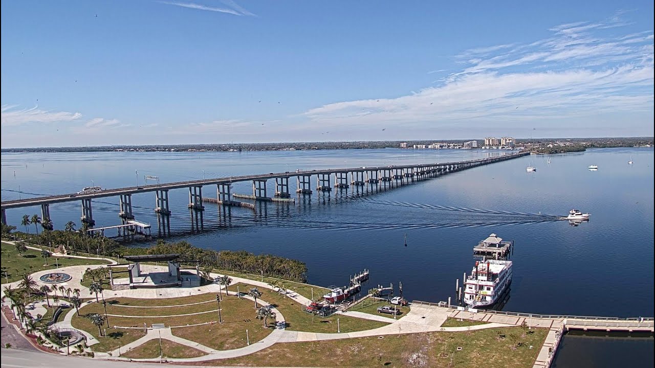 Live webcam view of Río Caloosahatchee y Centennial Park