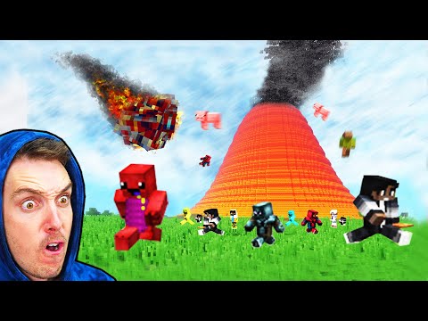 100 Minecraft Players vs NATURAL DISASTERS