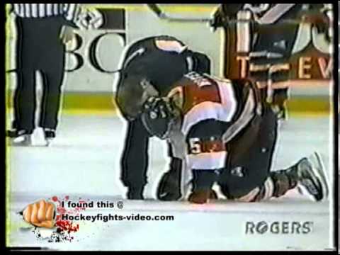 Nov 26, 1999 Aaron Van Leusen vs Luke Sellars Brampton Battalion vs Ottawa 67's OHL