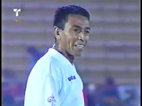 Eliminatorias Mundial 2006: Uruguay 1-3 Peru (01/06/2004). Narración en español.