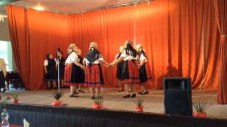 preview picture of video 'Várda - Gyöngyvirág Nyugdíjas Klub - Galgamácsai karikázó tánc'
