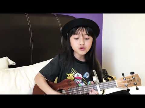 Little cute girl cover song”Tak tun tuang”