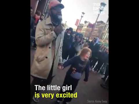 busking cover | Street singer sings to little girl | #whitneyhouston #Houston @whitneyhoustonmusic