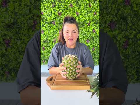How to Open Pineapple 😳🍍 #shorts #khamitovy #martaandrustam