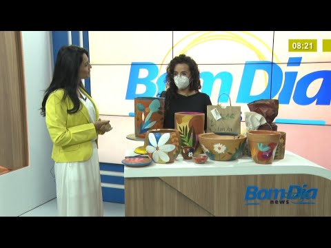 Artesã mostra lindas pinturas em vasos de cerâmica 16 06 2021