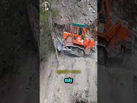 Kỹ Thuật Mở Đường Cheo Leo Của Bậc Thầy Lái Ủi!