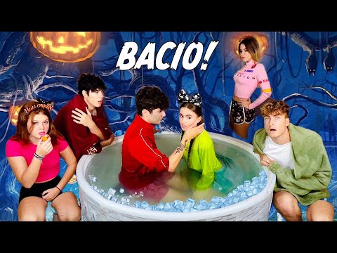 HO BACIATO UN RAGAZZO SCONOSCIUTO !!! *Gioco della bottiglia nell’acqua fredda*🥶- by Charlotte M.