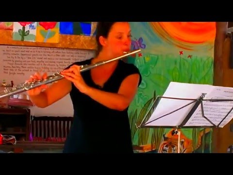 Duo Paradiso performs Macedonian Gajdarsko Oro at Earth Home Thailand