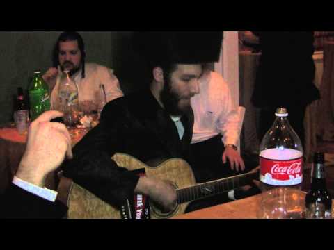 Beri Weber singing L'chee at his son's Vachnacht