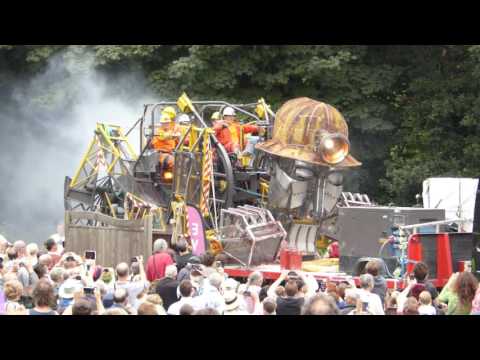 Man Engine Mechanical Giant Steam Puppet LFW2016