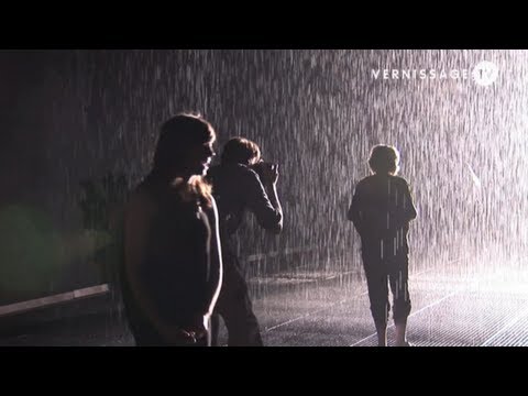 Amazing rain room exhibition lets you walk through rain without getting wet.