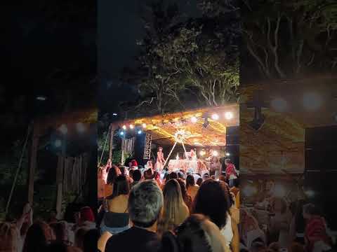 Betina Tirrã & Advan Haschi cantando O Dia Tá Lindo Lá Fora, de Liriel Tamaso | festa Eleva