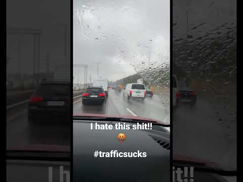 ???? I hate this shit!! #ihatetraffic #trafficsucks #roadtrip #lifeontheroad #bånnjolly #rainsucks