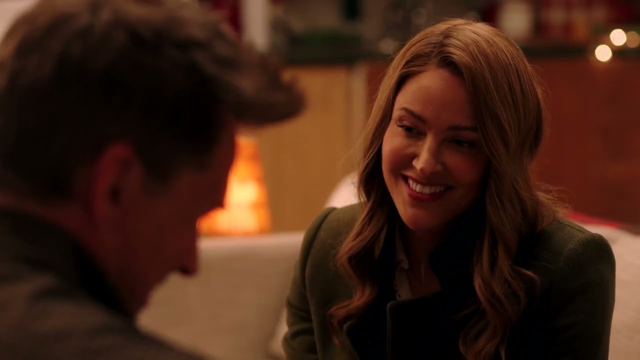 Miniature de la vidéo At Home On Set | Bringing Christmas Home du film Un souvenir de Noël