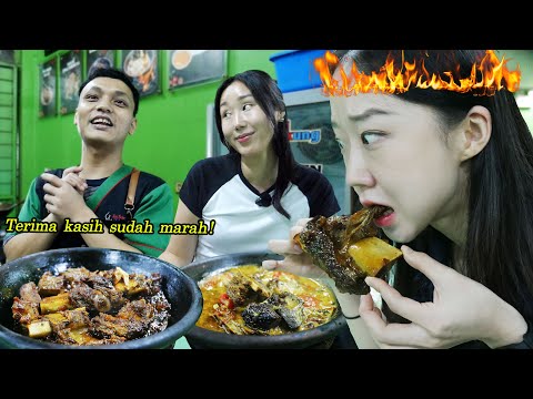 Teman Korea langsung marah cuma dengan satu gigitan makanan Bandung!😂