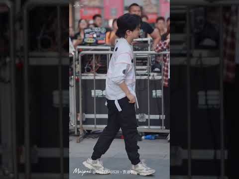 BOYSTORY Busking In Shenyang "Seventeen - Hit" (Hanyu Fancam)