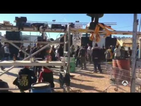 More than 3,000 people participate in an illegal rave in Benagéber, Valencia