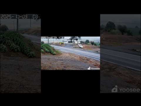 🚗 Câmera flagra motorista perdendo o controle e sendo arremessado em Ituporanga (SC)