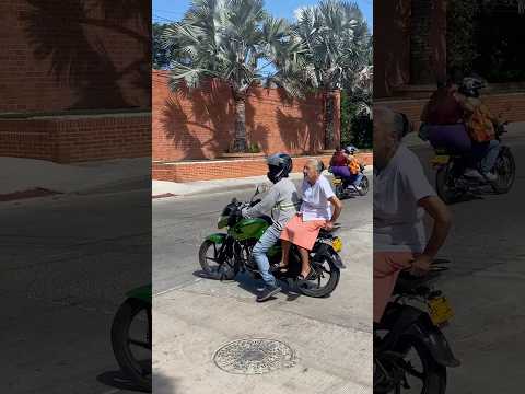 Hier gibt es mehr Motorräder als Autos in Puerto Colombia #kolumbien #puertocolombia #barranquilla