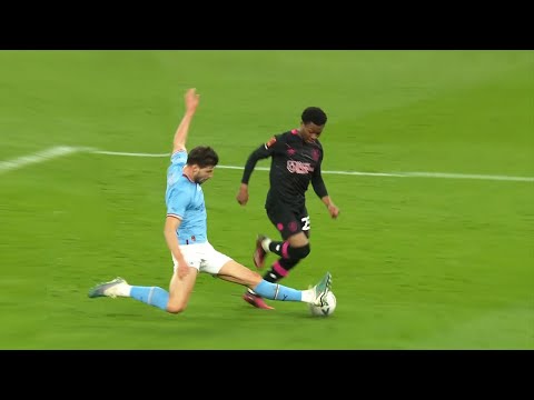 Rúben Dias BOSSING The Defense