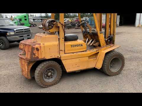 TOYOTA 8,000 LB CAPACITY FORKLIFT