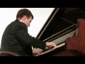 Алексей Кудряшов играет на рояле на вечере поэзии в МИДе. 