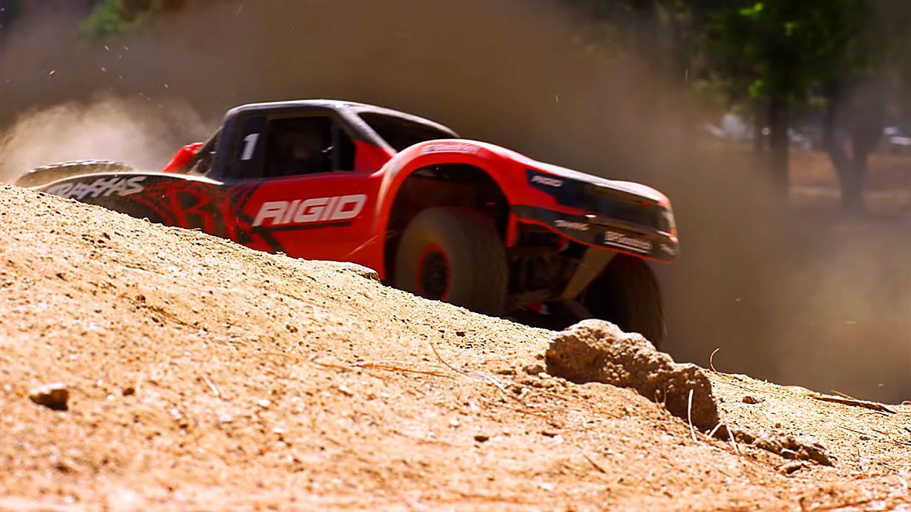 RC auto Traxxas Unlimited Desert Racer 1:8 TQi RTR, Rigid, červená