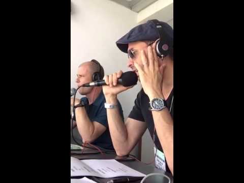 Haciendo radio en el Monumental.