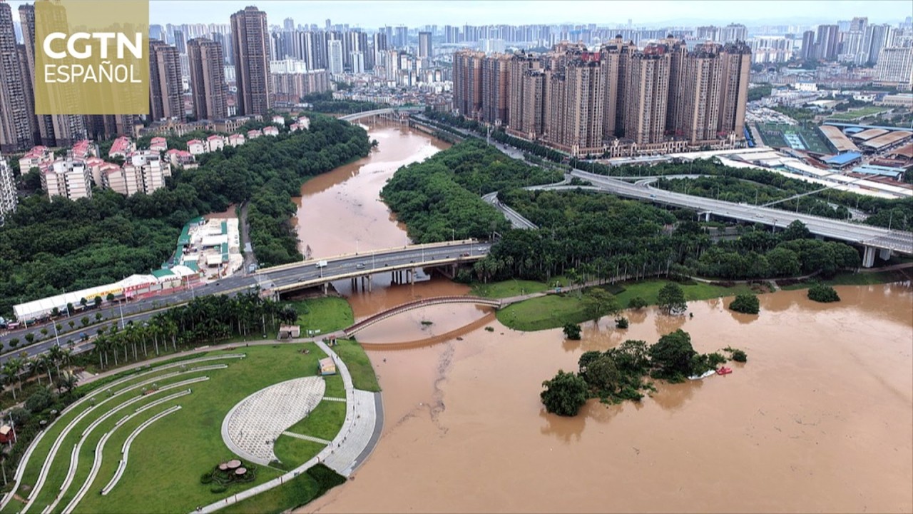 China en alerta máxima por lluvias torrenciales, con tres tifones en activo a la vez