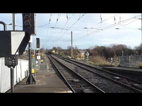 Irish Rail 071 Class Loco 084 + Tara Mines Ore Wagons - Clontarf Road (29/11/18)