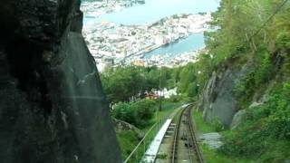 preview picture of video 'Riding up the funicular from Bergen up to Mt. Fløyen'